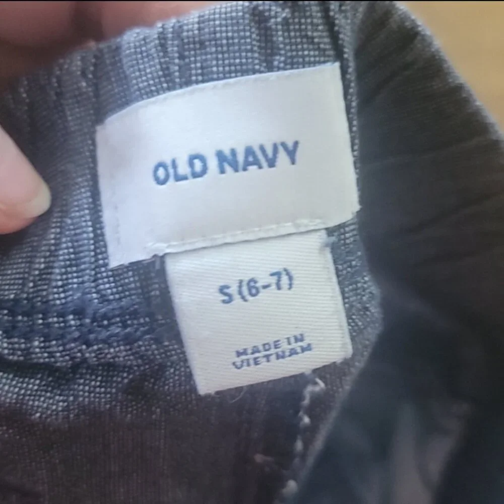 Old Navy Cargo Shorts - Picture 4 of 6